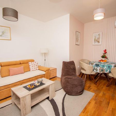 Apartman Klara Petrovac Exteriör bild