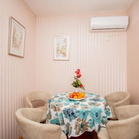 Apartman Klara Petrovac Exteriör bild