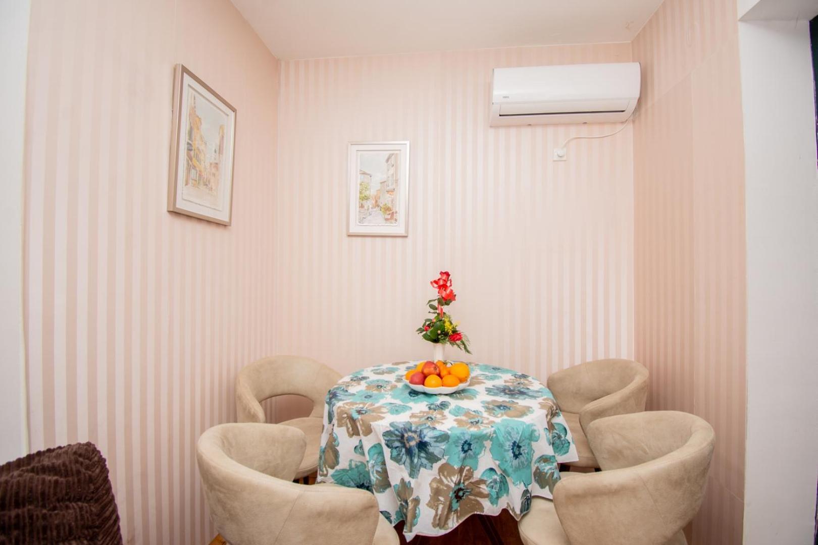 Apartman Klara Petrovac Exteriör bild